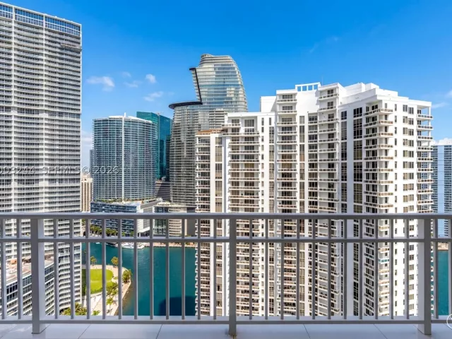 3-bedroom condo for sale in Miami - 801 Brickell Key Blvd PH3306 - MondialRealty