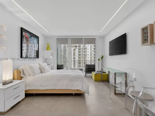 3-bedroom condo for sale in Miami - 801 Brickell Key Blvd PH3306 - MondialRealty