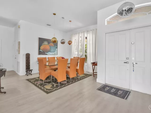 5-bedroom home for sale in Fort Lauderdale - 16423 Segovia Circle S - MondialRealty