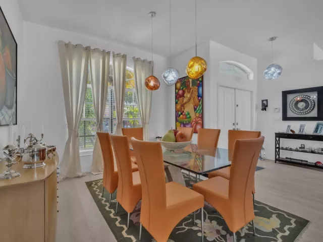 5-bedroom home for sale in Fort Lauderdale - 16423 Segovia Circle S - MondialRealty