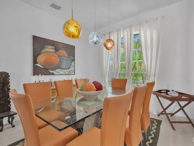 5-bedroom home for sale in Fort Lauderdale - 16423 Segovia Circle S - MondialRealty