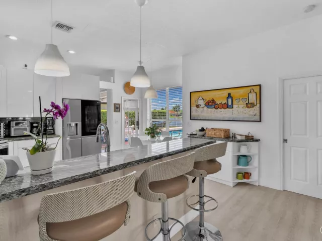 5-bedroom home for sale in Fort Lauderdale - 16423 Segovia Circle S - MondialRealty