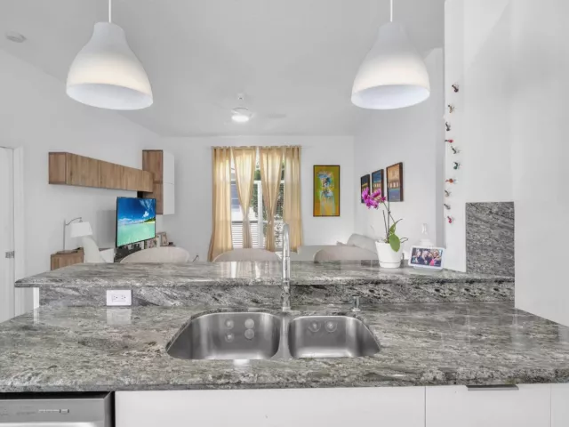 5-bedroom home for sale in Fort Lauderdale - 16423 Segovia Circle S - MondialRealty