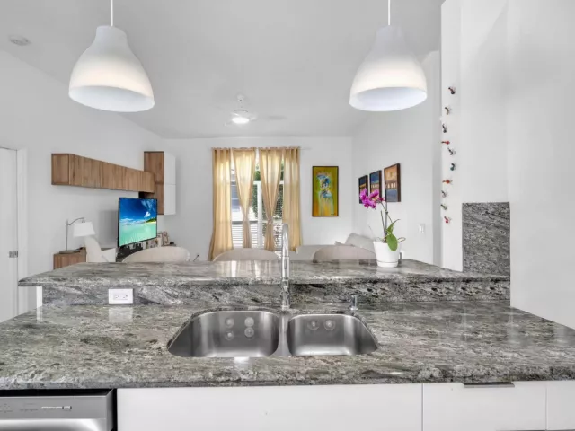 5-bedroom home for sale in Fort Lauderdale - 16423 Segovia Circle S - MondialRealty