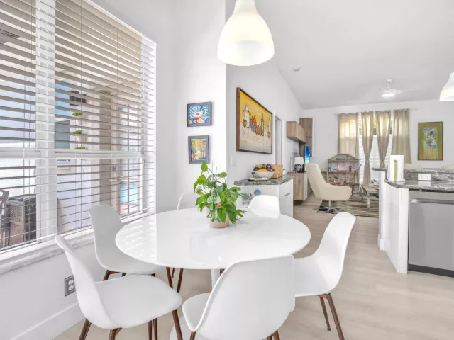5-bedroom home for sale in Fort Lauderdale - 16423 Segovia Circle S - MondialRealty