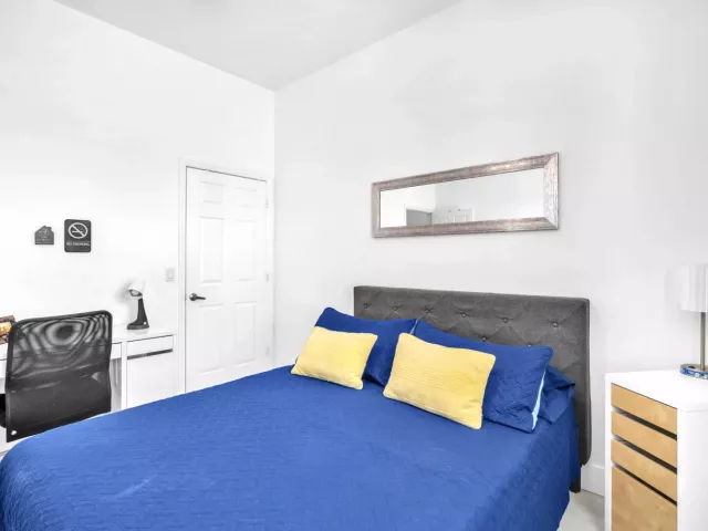 5-bedroom home for sale in Fort Lauderdale - 16423 Segovia Circle S - MondialRealty