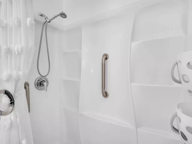 5-bedroom home for sale in Fort Lauderdale - 16423 Segovia Circle S - MondialRealty