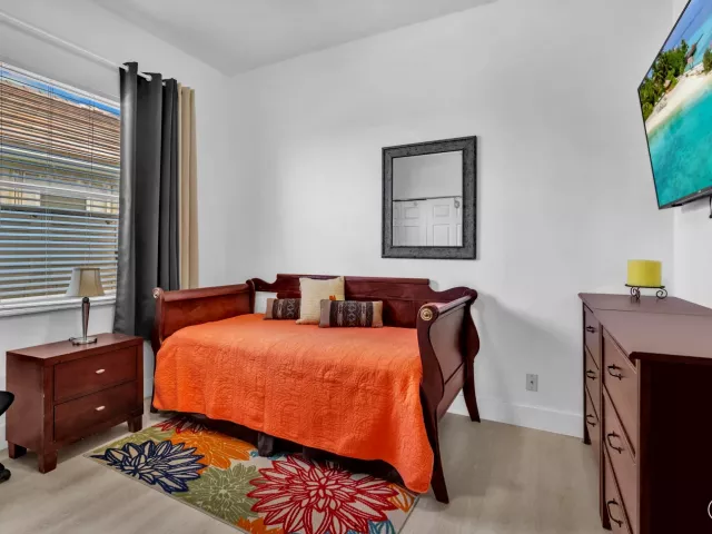 5-bedroom home for sale in Fort Lauderdale - 16423 Segovia Circle S - MondialRealty