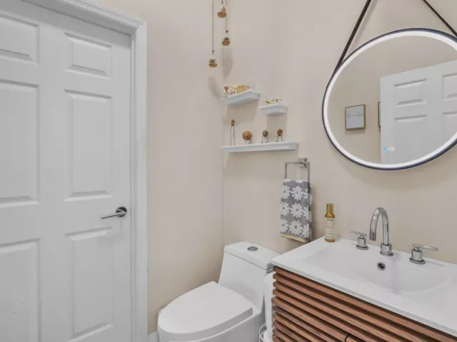 5-bedroom home for sale in Fort Lauderdale - 16423 Segovia Circle S - MondialRealty