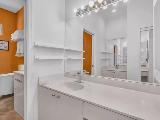 5-bedroom home for sale in Fort Lauderdale - 16423 Segovia Circle S - MondialRealty