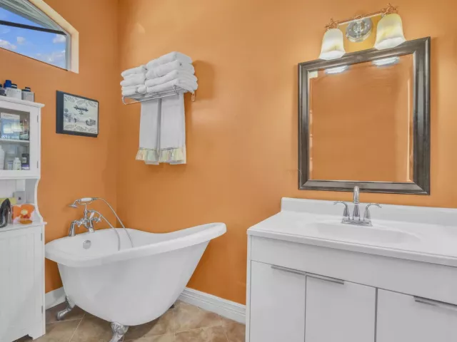 5-bedroom home for sale in Fort Lauderdale - 16423 Segovia Circle S - MondialRealty