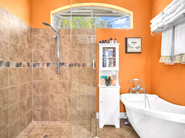 5-bedroom home for sale in Fort Lauderdale - 16423 Segovia Circle S - MondialRealty