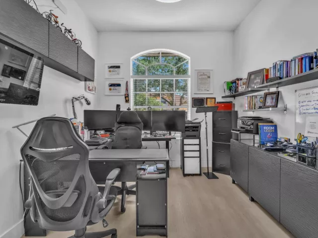 5-bedroom home for sale in Fort Lauderdale - 16423 Segovia Circle S - MondialRealty