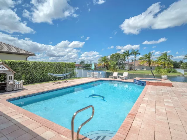 5-bedroom home for sale in Fort Lauderdale - 16423 Segovia Circle S - MondialRealty