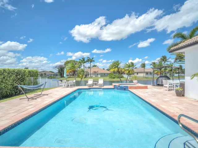 5-bedroom home for sale in Fort Lauderdale - 16423 Segovia Circle S - MondialRealty