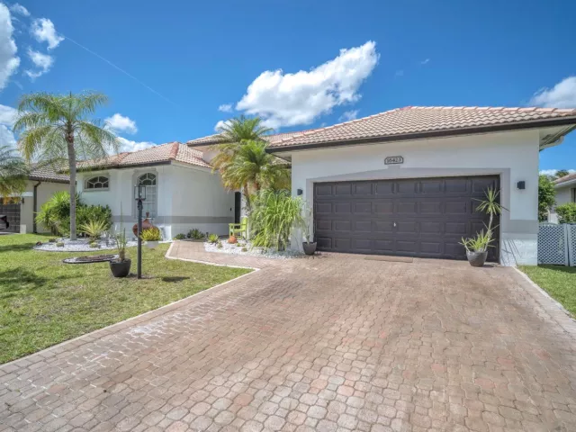 5-bedroom home for sale in Fort Lauderdale - 16423 Segovia Circle S - MondialRealty