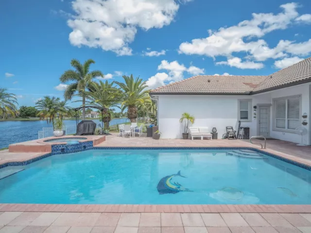 5-bedroom home for sale in Fort Lauderdale - 16423 Segovia Circle S - MondialRealty