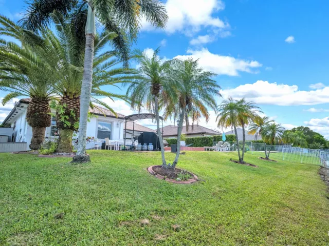 5-bedroom home for sale in Fort Lauderdale - 16423 Segovia Circle S - MondialRealty