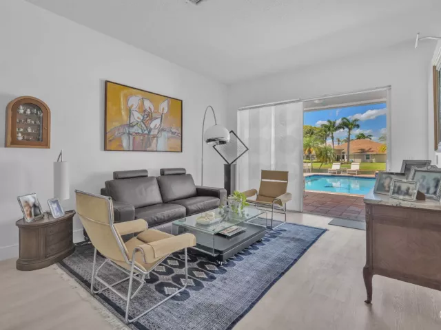 5-bedroom home for sale in Fort Lauderdale - 16423 Segovia Circle S - MondialRealty