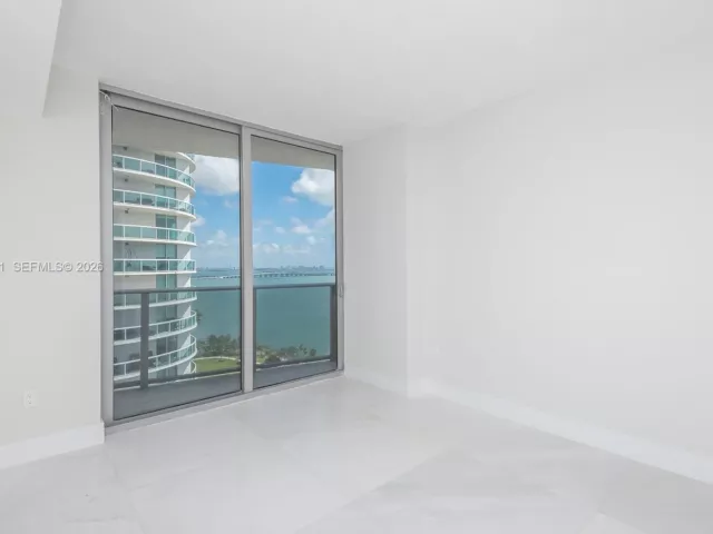 3-bedroom condo for rent in Miami - 488 NE 18th St 2512 - MondialRealty