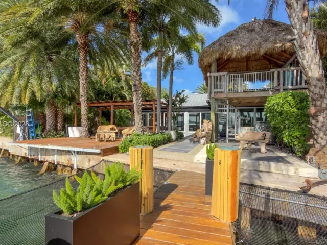 4-bedroom home for rent in Miami Beach - 2440 N Shore Ter - MondialRealty