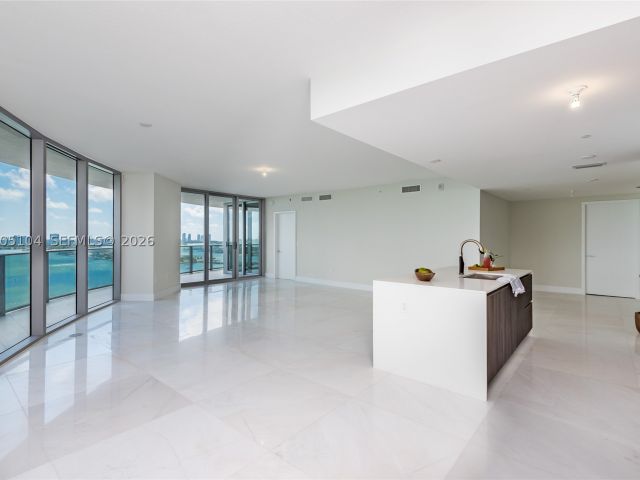 3-bedroom condo for sale in Miami - 488 NE 18th St 4515 - MondialRealty