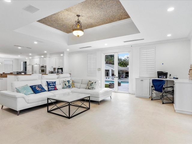 6-bedroom home for rent in Fort Lauderdale - 414 Riviera Isle Drive - MondialRealty