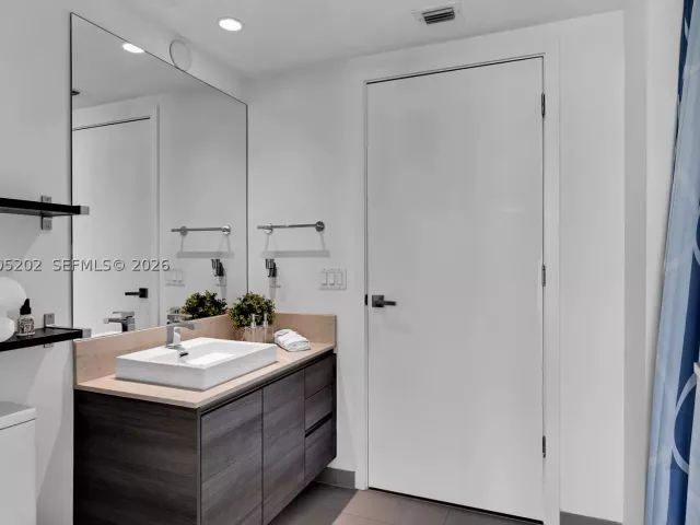 2-bedroom condo for rent in Miami - 1080 Brickell Ave 2601 - MondialRealty