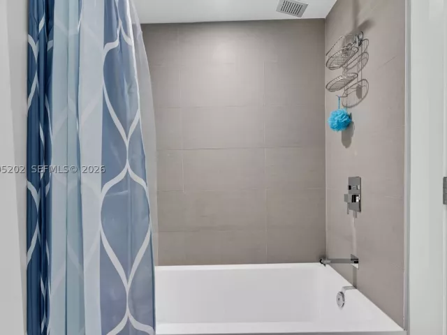 2-bedroom condo for rent in Miami - 1080 Brickell Ave 2601 - MondialRealty