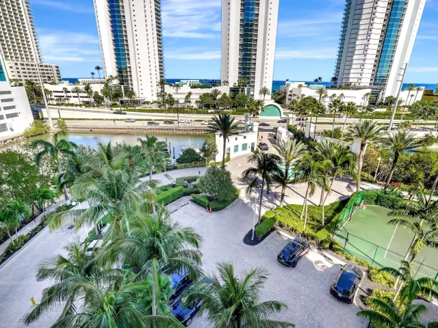 3-bedroom condo for sale in Sunny Isles Beach - 16400 Collins Avenue 641 - MondialRealty