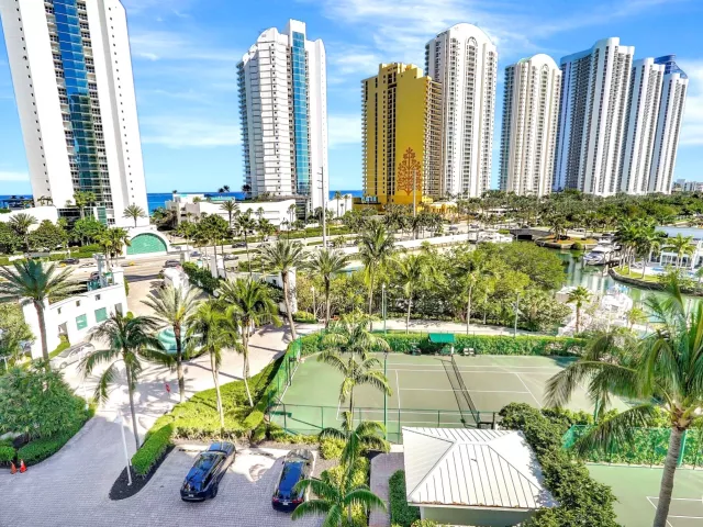 3-bedroom condo for sale in Sunny Isles Beach - 16400 Collins Avenue 641 - MondialRealty