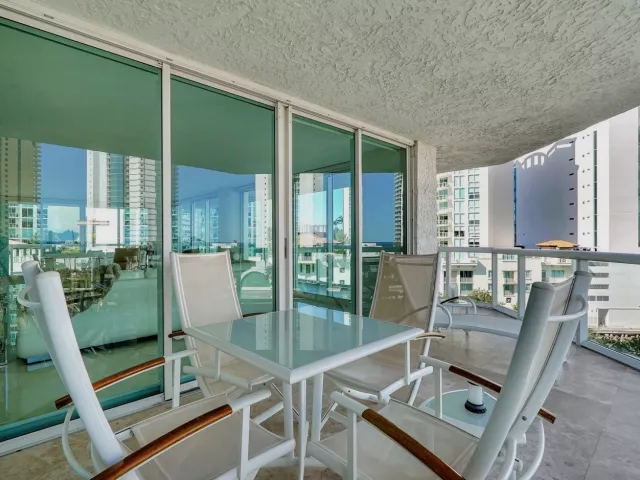 3-bedroom condo for sale in Sunny Isles Beach - 16400 Collins Avenue 641 - MondialRealty