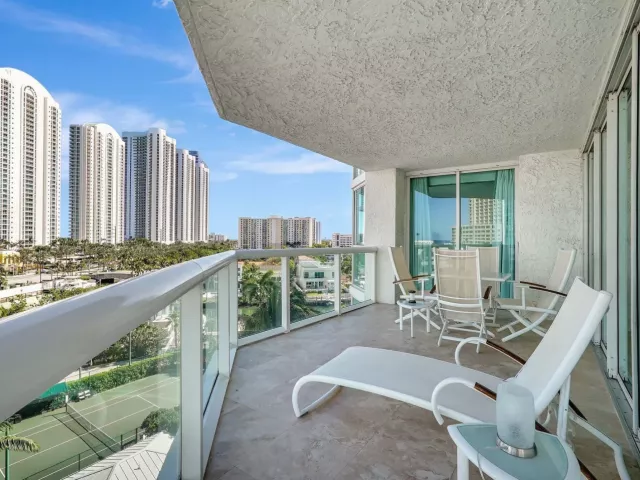 3-bedroom condo for sale in Sunny Isles Beach - 16400 Collins Avenue 641 - MondialRealty