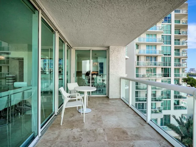 3-bedroom condo for sale in Sunny Isles Beach - 16400 Collins Avenue 641 - MondialRealty