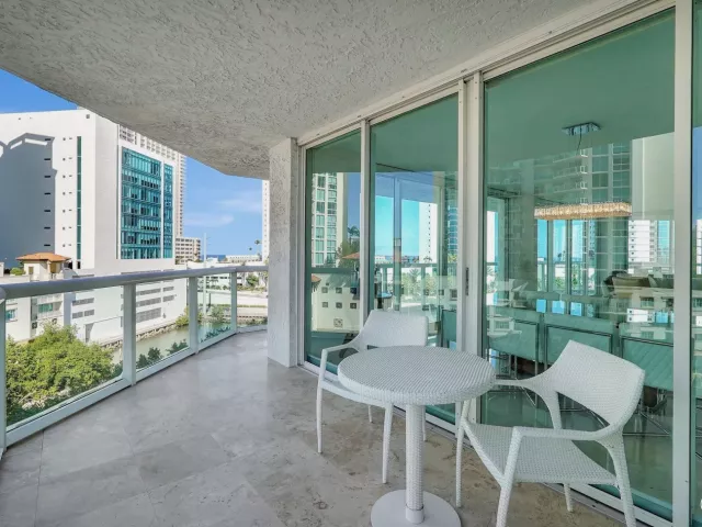 3-bedroom condo for sale in Sunny Isles Beach - 16400 Collins Avenue 641 - MondialRealty