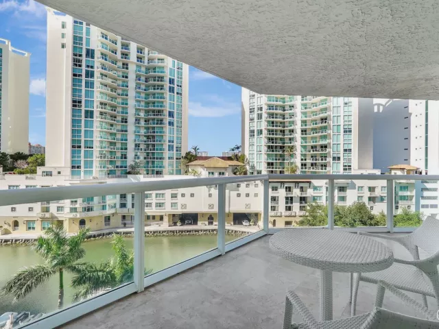 3-bedroom condo for sale in Sunny Isles Beach - 16400 Collins Avenue 641 - MondialRealty