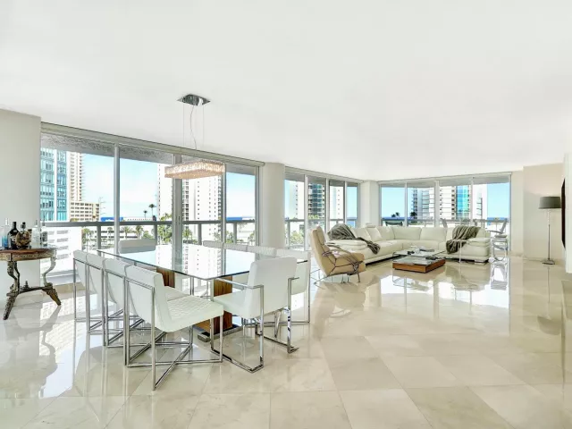 3-bedroom condo for sale in Sunny Isles Beach - 16400 Collins Avenue 641 - MondialRealty