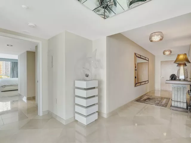 3-bedroom condo for sale in Sunny Isles Beach - 16400 Collins Avenue 641 - MondialRealty