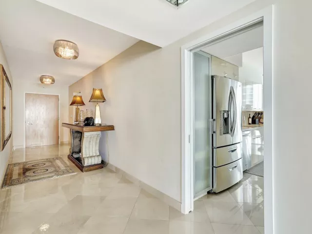 3-bedroom condo for sale in Sunny Isles Beach - 16400 Collins Avenue 641 - MondialRealty