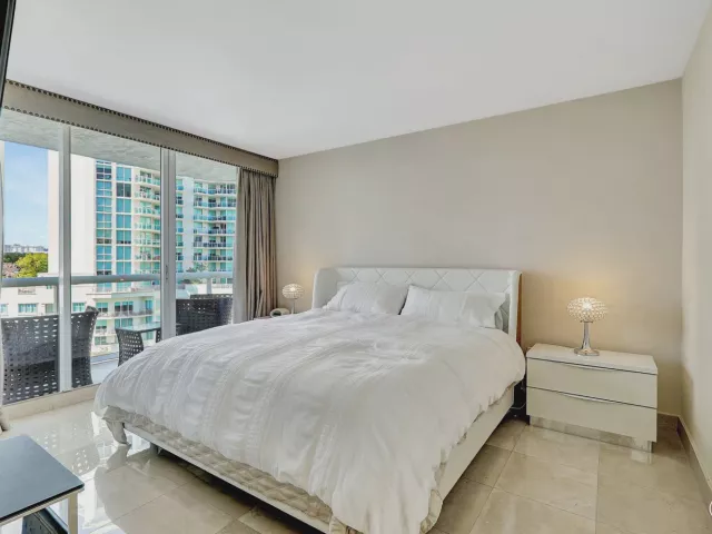 3-bedroom condo for sale in Sunny Isles Beach - 16400 Collins Avenue 641 - MondialRealty