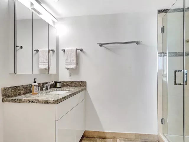 3-bedroom condo for sale in Sunny Isles Beach - 16400 Collins Avenue 641 - MondialRealty