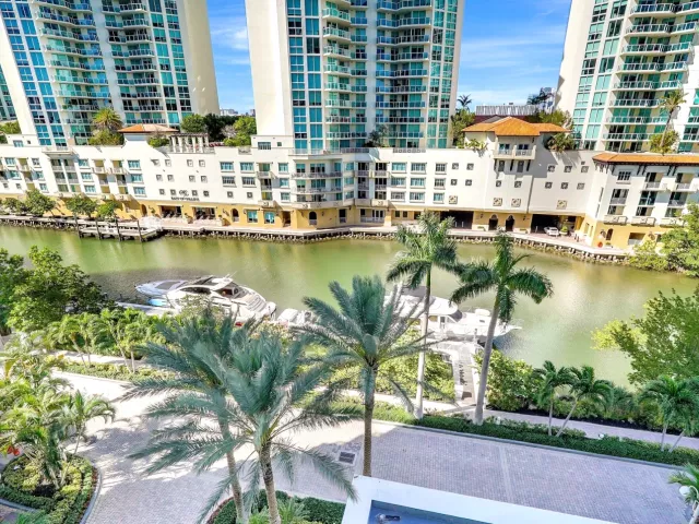 3-bedroom condo for sale in Sunny Isles Beach - 16400 Collins Avenue 641 - MondialRealty