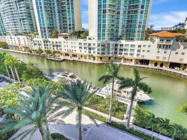 3-bedroom condo for sale in Sunny Isles Beach - 16400 Collins Avenue 641 - MondialRealty