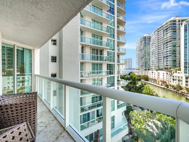 3-bedroom condo for sale in Sunny Isles Beach - 16400 Collins Avenue 641 - MondialRealty