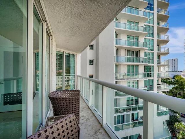 3-bedroom condo for sale in Sunny Isles Beach - 16400 Collins Avenue 641 - MondialRealty