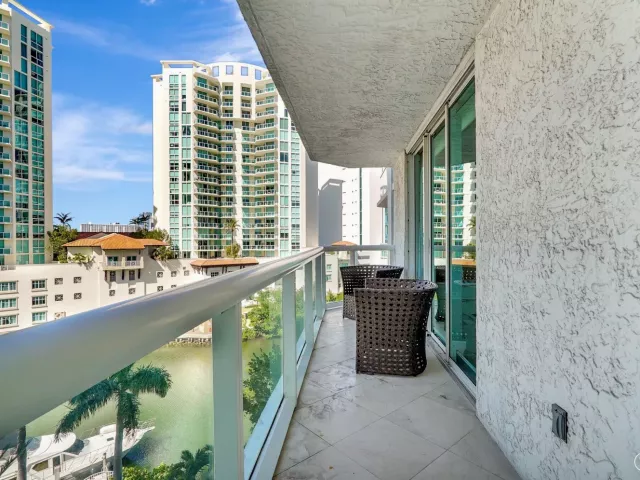 3-bedroom condo for sale in Sunny Isles Beach - 16400 Collins Avenue 641 - MondialRealty