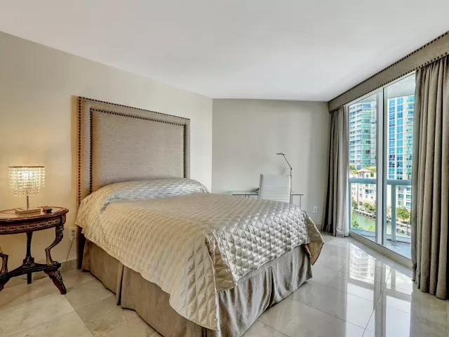 3-bedroom condo for sale in Sunny Isles Beach - 16400 Collins Avenue 641 - MondialRealty