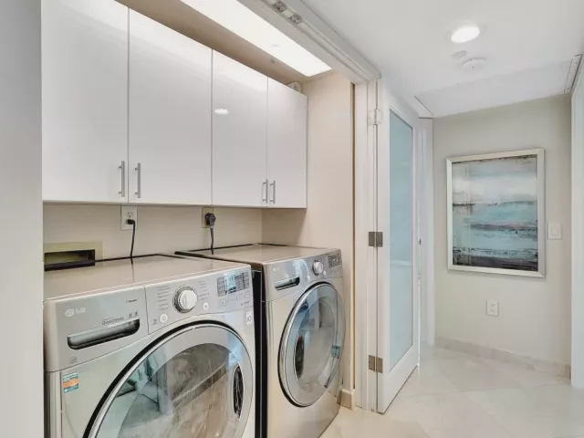 3-bedroom condo for sale in Sunny Isles Beach - 16400 Collins Avenue 641 - MondialRealty