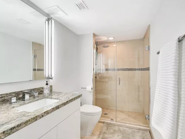 3-bedroom condo for sale in Sunny Isles Beach - 16400 Collins Avenue 641 - MondialRealty