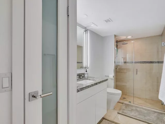 3-bedroom condo for sale in Sunny Isles Beach - 16400 Collins Avenue 641 - MondialRealty